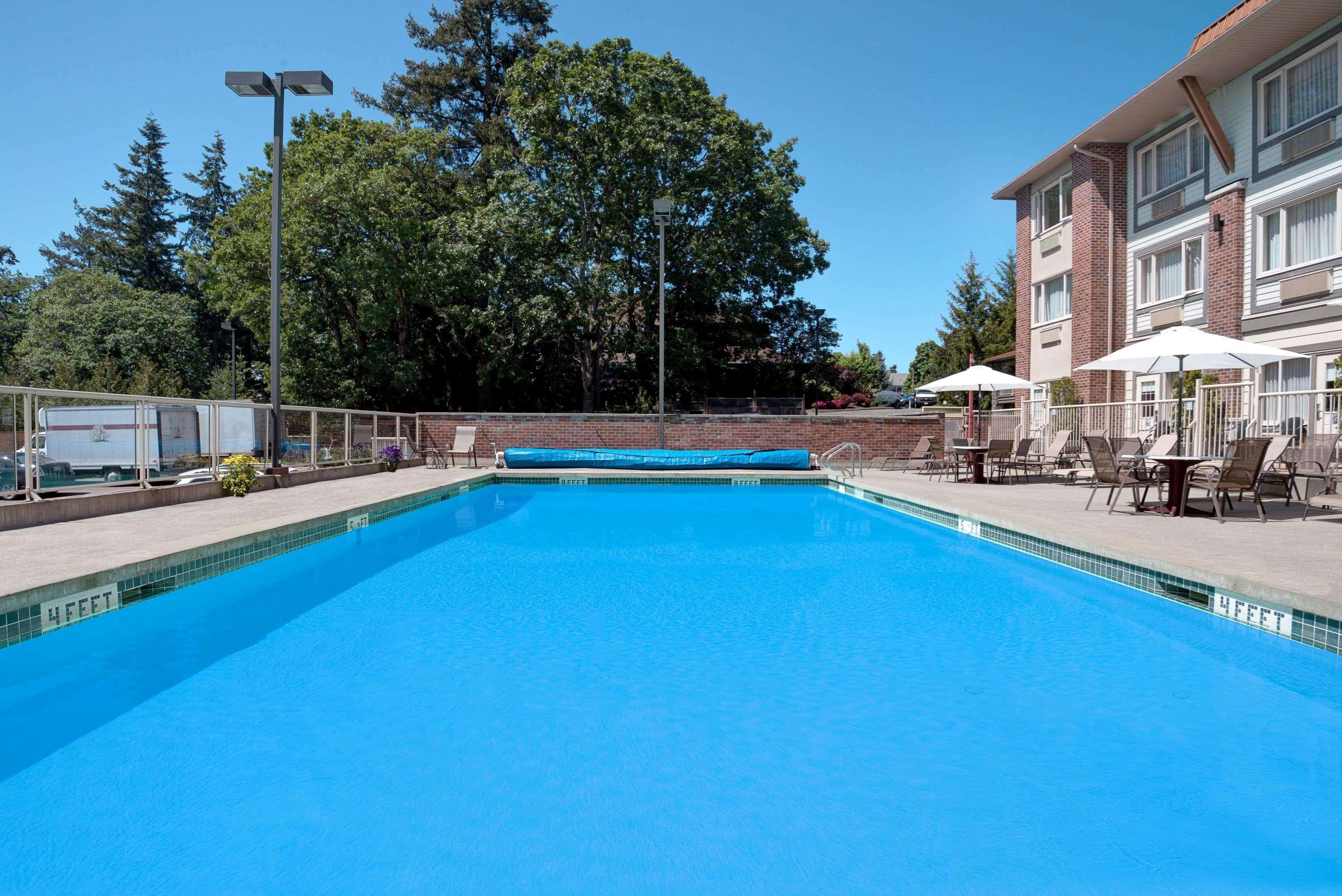 Holiday Inn Victoria - Elk Lake By Ihg Saanich Екстер'єр фото